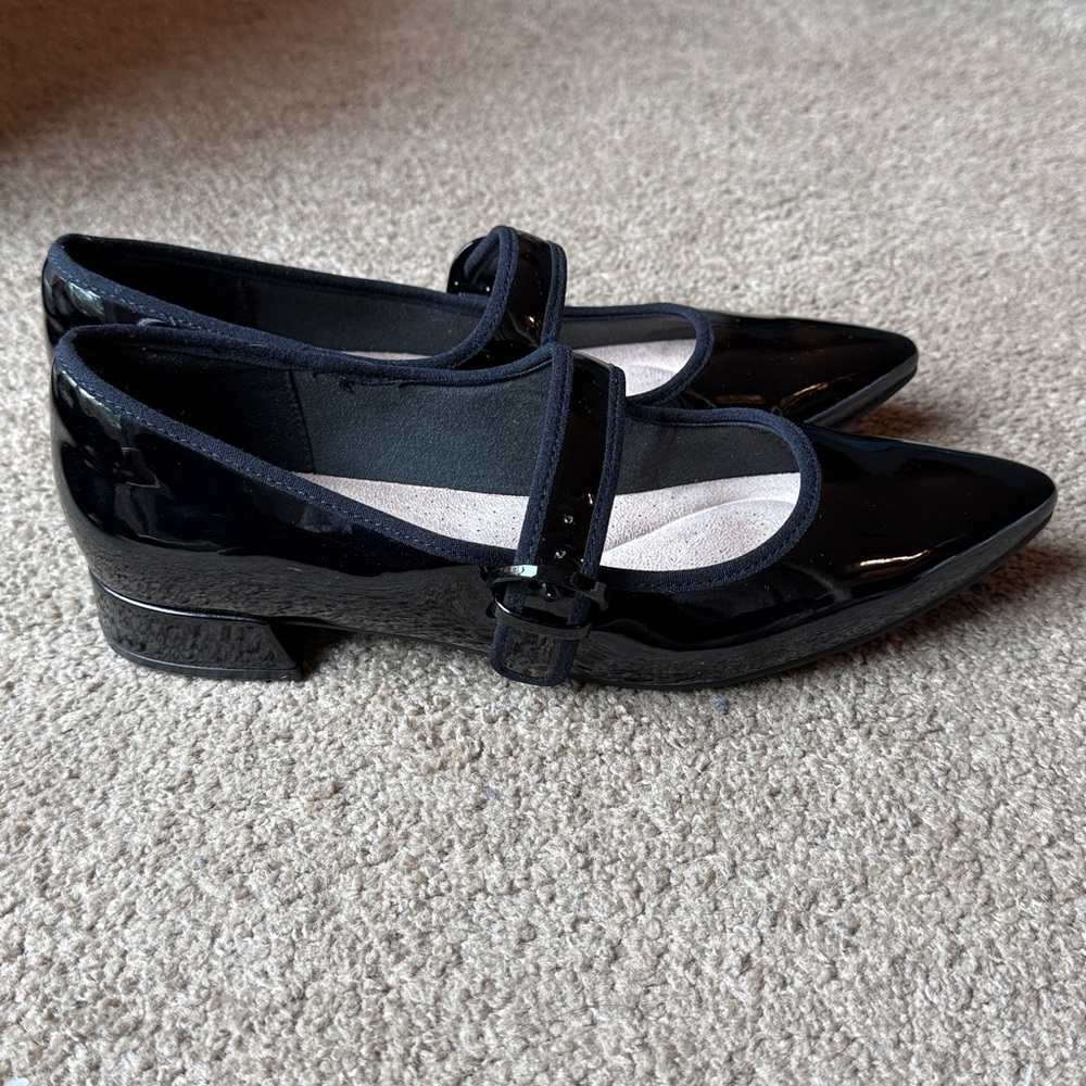 Clarks Women's Black Patent Leather Flats - Picture 3 of 5